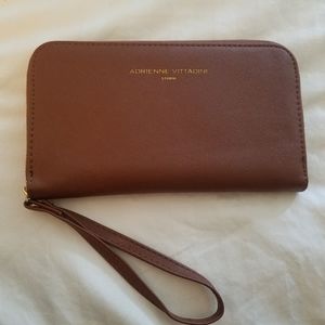 Adrienne Vittadini Charging Wallet in Cognac